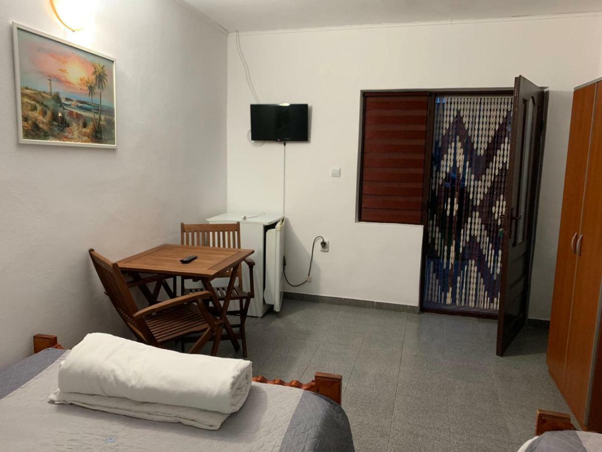 Casa Ghemus בית הארחה *